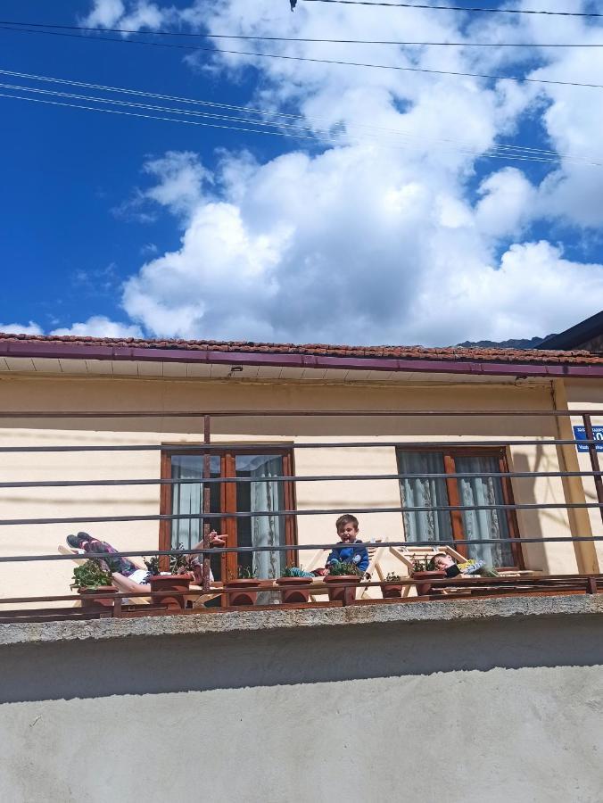 קזבגי Guest House On V. Pshavela 50 מראה חיצוני תמונה